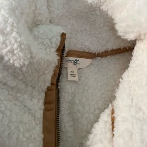 Terra&Sky White Fuzzy extra-large Quarter-zip sweater